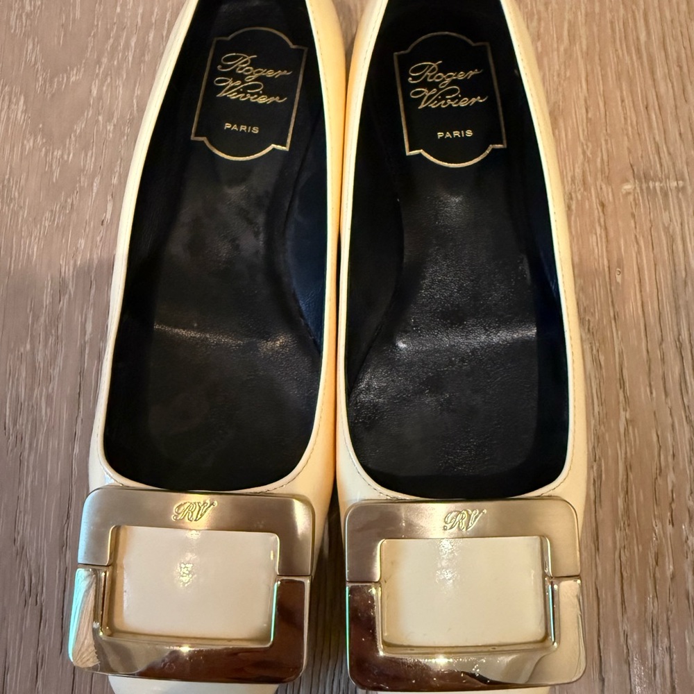 Roger Vivier Cream and Gold Flats